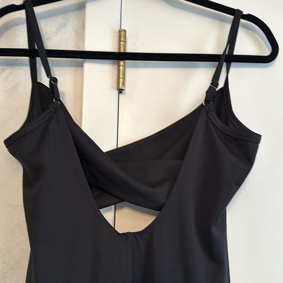 New Revolve's WellBeing + Beingwell twisted front jumpsuit size small - Picture 4 of 9